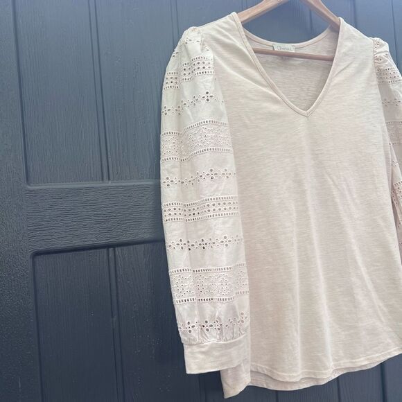 Chenault Puff Sleeve Tee with Eyelet Detail, Cream V-neck L - Picture 4 of 5